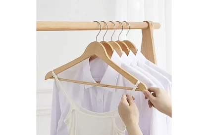 Dřevěná ramínka na oděvy – sada 10 kusů