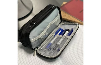 Školní pouzdro - černý penál s uchem