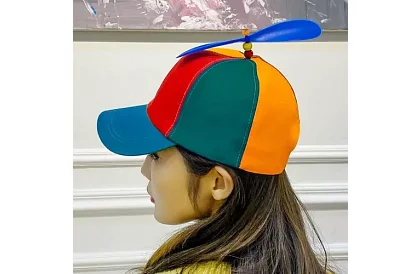 Barevná baseballová kšiltovka s vrtulí