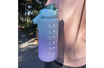 Velká motivační láhev na vodu 2000 ml