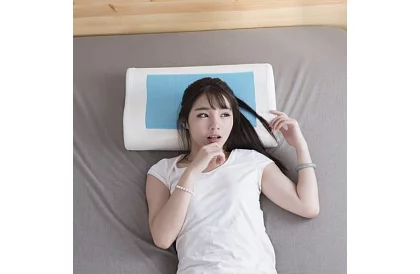 Ortopedický polštář z paměťové pěny