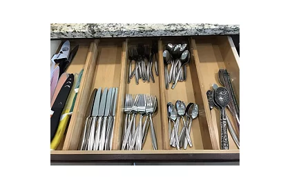 Nastavitelné organizéry do zásuvek — sada 4 kusů