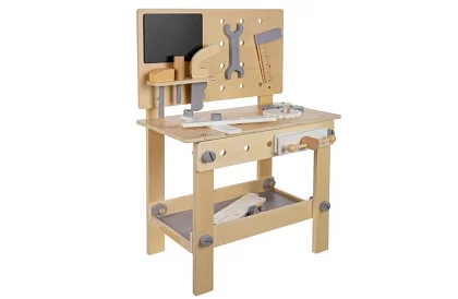 Dřevěný pracovní stůl s nářadím