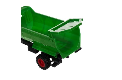 Traktor se sklopným vlekem na dálkové ovládání