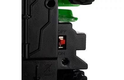 Traktor se sklopným vlekem na dálkové ovládání