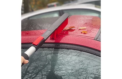 Teleskopická škrabka na led a kartáč na sníh