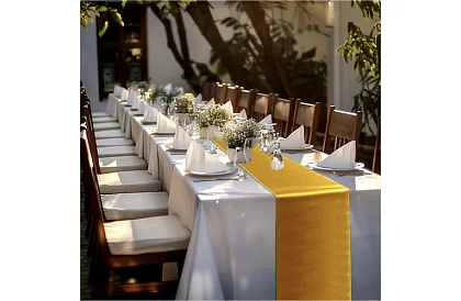 Zlatý saténový běhoun – šerpa na stůl 900 × 36 cm