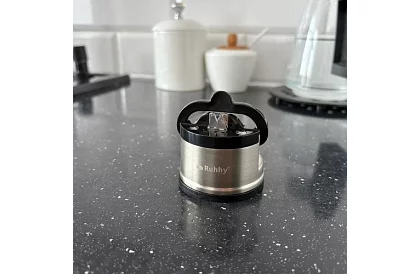 Profesionální brousek na nože a nůžky