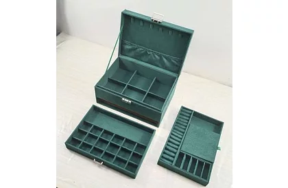 Elegantní semišová šperkovnice – zelená