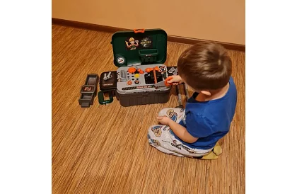 Dětská dílna stůl s nářadím a kufříkem