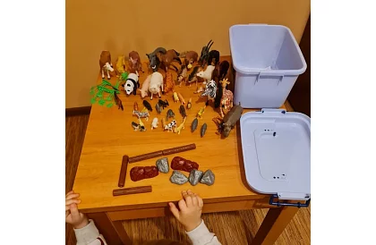 Plastová zvířátka – 48 zvířátek v kufříku