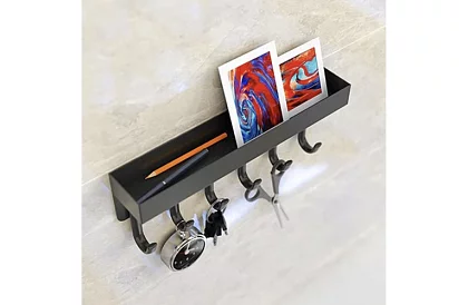 Nástěnná magnetická police s věšáky – 6 háčků