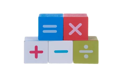 Dřevěné kostky město 100 ks s podložkou a třidičem tvarů