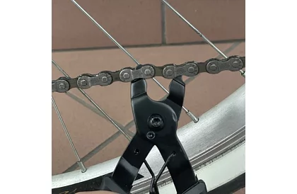 Kleště na rychlospojky řetězu