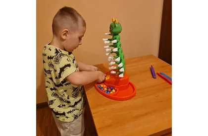 Tančící stonožka - společenská hra pro 2-4 hráče