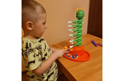 Tančící stonožka - společenská hra pro 2-4 hráče