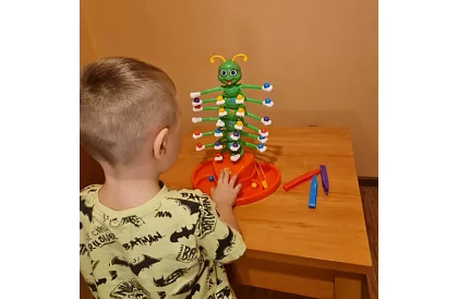 Tančící stonožka - společenská hra pro 2-4 hráče