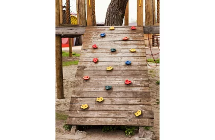 Lezecké chyty – lezecká sada pro děti 13 kamenů + 2 madla