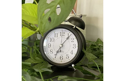 Retro budík s LED podsvícením