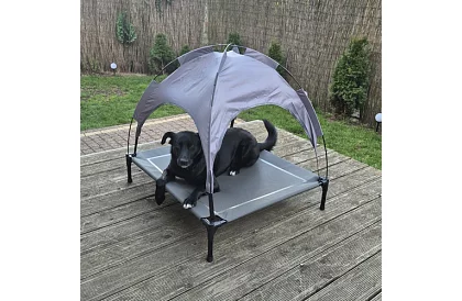 Vyvýšený krytý pelíšek pro psy