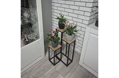 Květinový stolek - 3 úrovňový