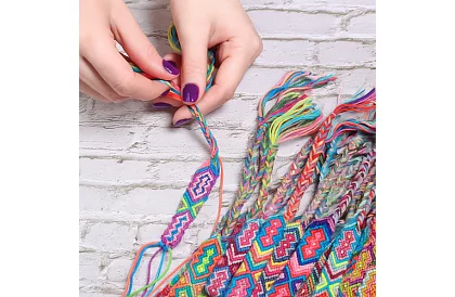 Barevné vyšívací nitě – velká sada 50 ks