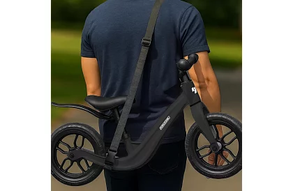 Dětské lehké odrážedlo černé – 12" kola + ramenní popruh