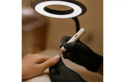 Bezdrátová elektrická manikúra