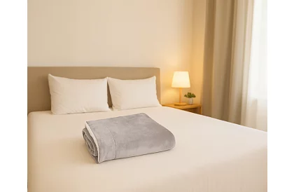 Oboustranná teplá deka 150 × 200 cm – světle šedá