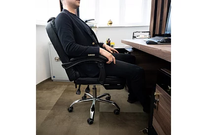 Kancelářské křeslo s výsuvnou opěrkou nohou – černé