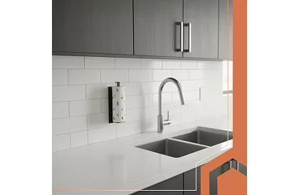 Nástěnný držák na papírové utěrky 25 cm – černý