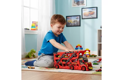 Kamion s vlekem pro přepravu vozidel + 6 aut