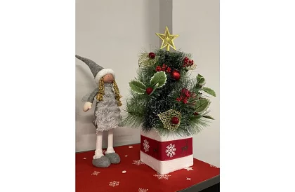 Nazdobený umělý vánoční stromeček – 45 cm