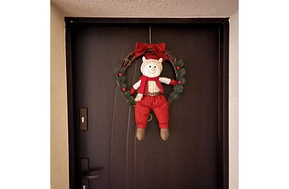 Vánoční věnec na dveře ELF – 36 × 55 cm