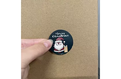 Vánoční samolepky na roli – 500 kusů