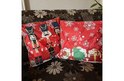Dekorativní povlak na polštář 45 × 45 cm – motiv skřítci