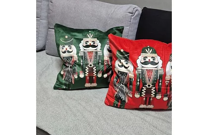 Dekorativní povlak na polštář 40x40 cm – zelený Louskáček
