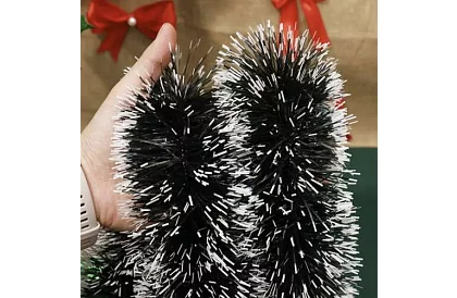 Dlouhý vánoční řetěz – bílozelená girlanda 6 metrů