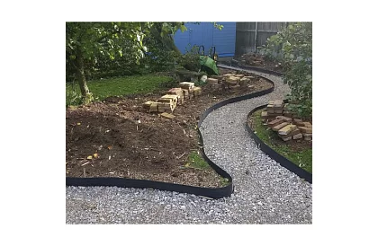 Neviditelný obrubník 6 cm x 10 m - Zahradní okraj černý + 20 kolíků