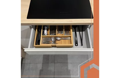 Protiskluzová podložka do šuplíků 500 × 50 cm – šedá