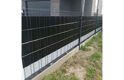 Stínící páska na plot černá – panelová 450 g/m2 + klipy