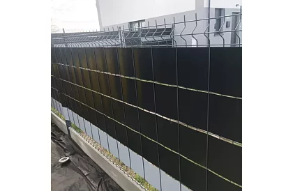 Stínící páska na plot černá – panelová 450 g/m2 + klipy