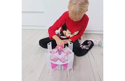 Nábytek do domečku pro panenky