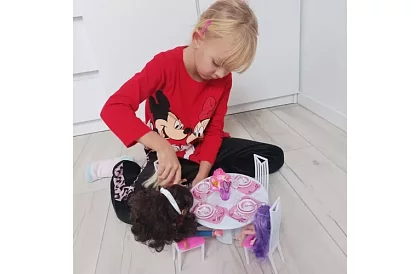 Nábytek do domečku pro panenky