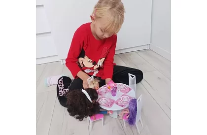 Nábytek do domečku pro panenky