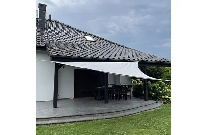 Stínící sluneční plachta trojúhelník 4 × 4 × 4 m – šedá