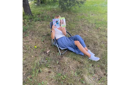 Skládací kempingové křeslo – šedé