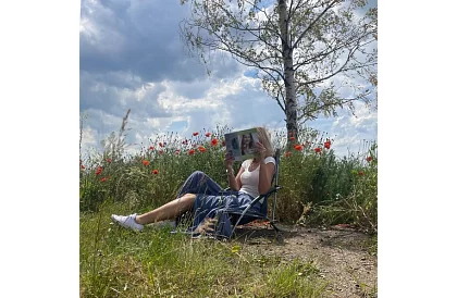 Skládací kempingové křeslo – šedé