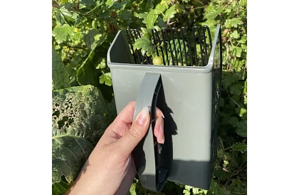 Hřeben na borůvky – ruční sběrač ovoce