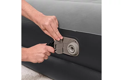 Nafukovací matrace s vestavěnou pumpou a polštářem 203 × 152 × 46 cm – B67403